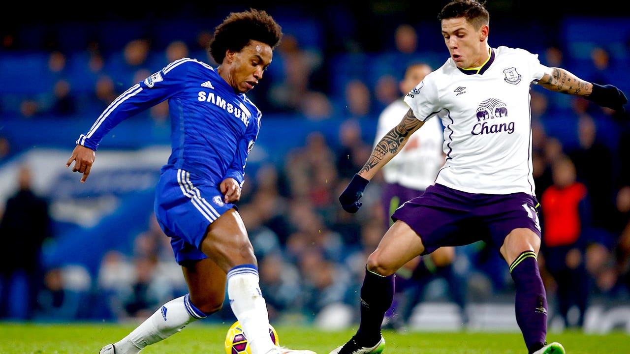 Chelsea earn late win against Everton thanks to Willian's heroics